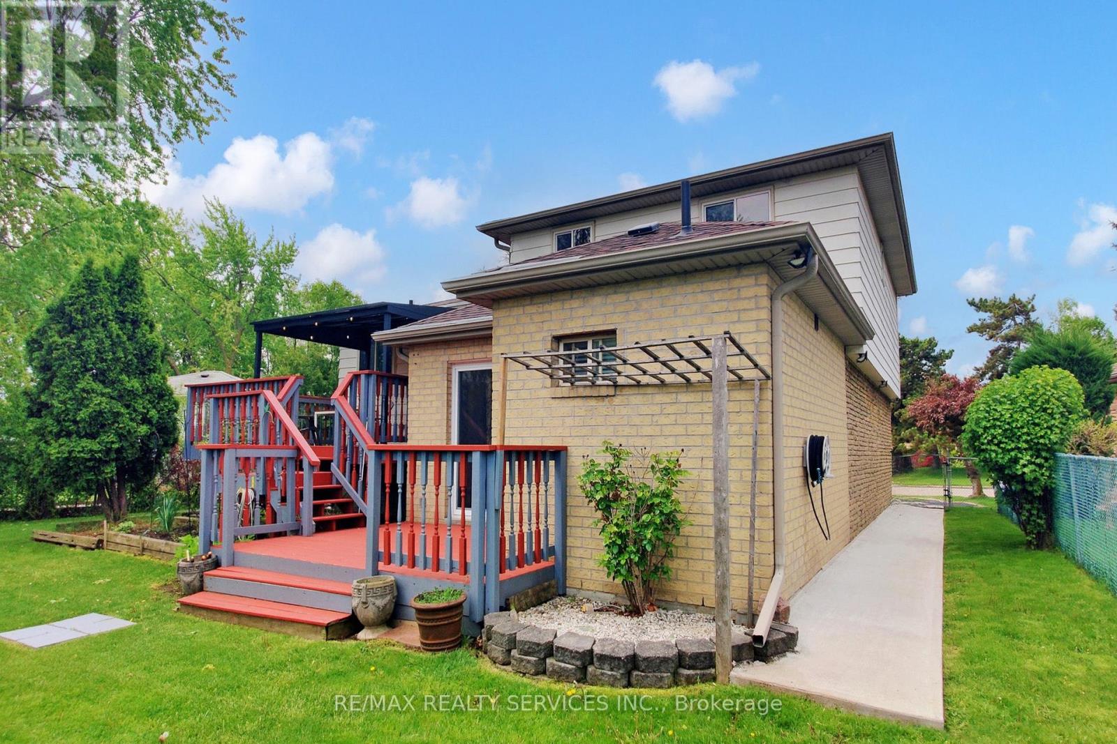 53 Geneva Crescent, Brampton, Ontario  L6S 1K7 - Photo 42 - W12387789