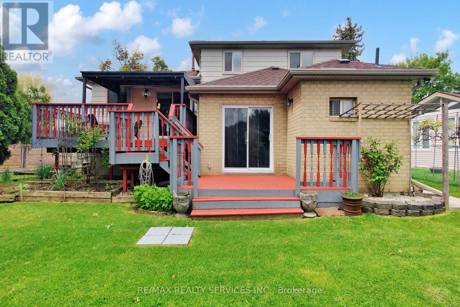 53 Geneva Crescent, Brampton, Ontario  L6S 1K7 - Photo 43 - W12387789