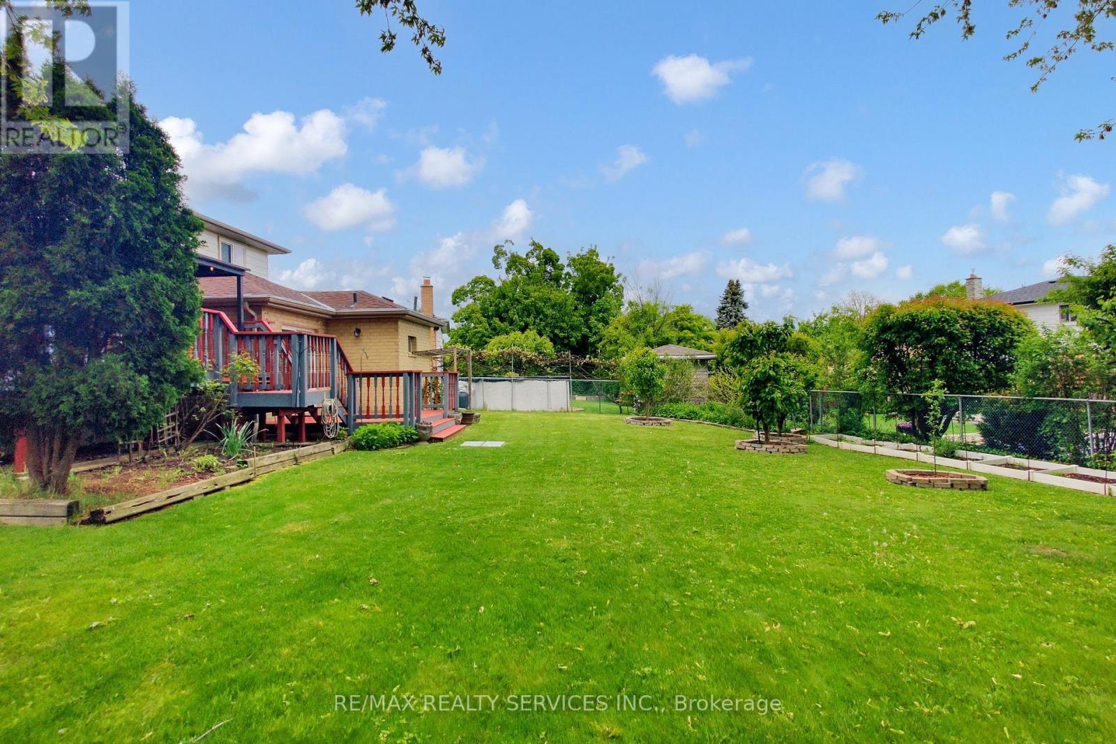 53 Geneva Crescent, Brampton, Ontario  L6S 1K7 - Photo 47 - W12387789