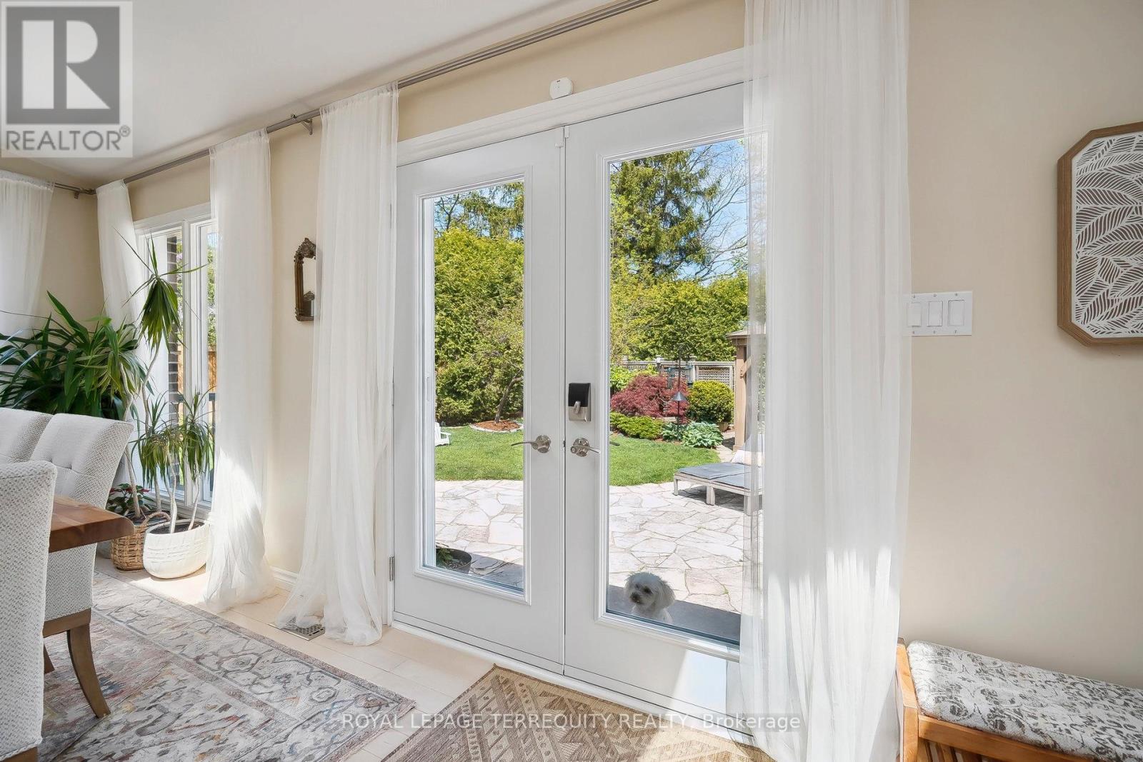 219 Valleyview Court, Oakville, Ontario  L6L 5H9 - Photo 19 - W12387823