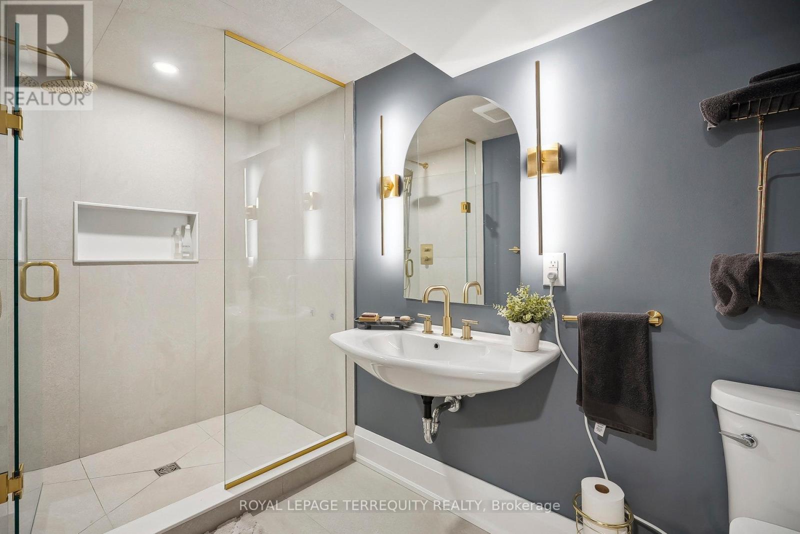219 Valleyview Court, Oakville, Ontario  L6L 5H9 - Photo 35 - W12387823