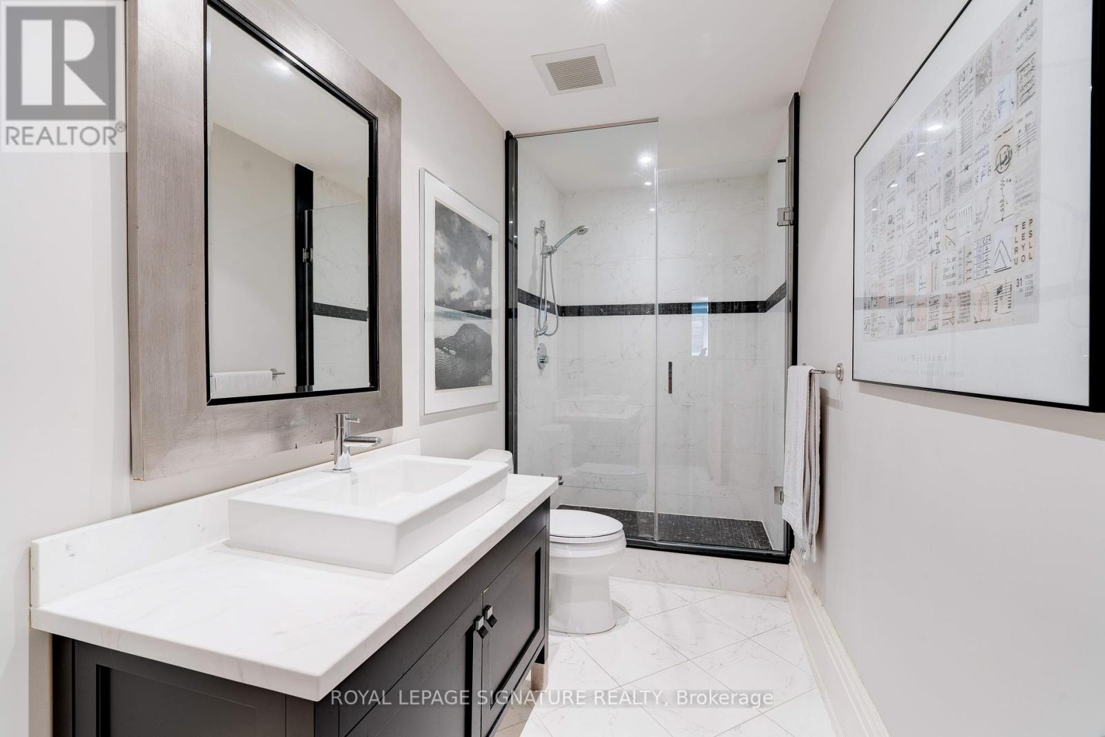 71 Ennisclare Drive W, Oakville (Mo Morrison), Ontario  L6J 4N3 - Photo 33 - W12387845