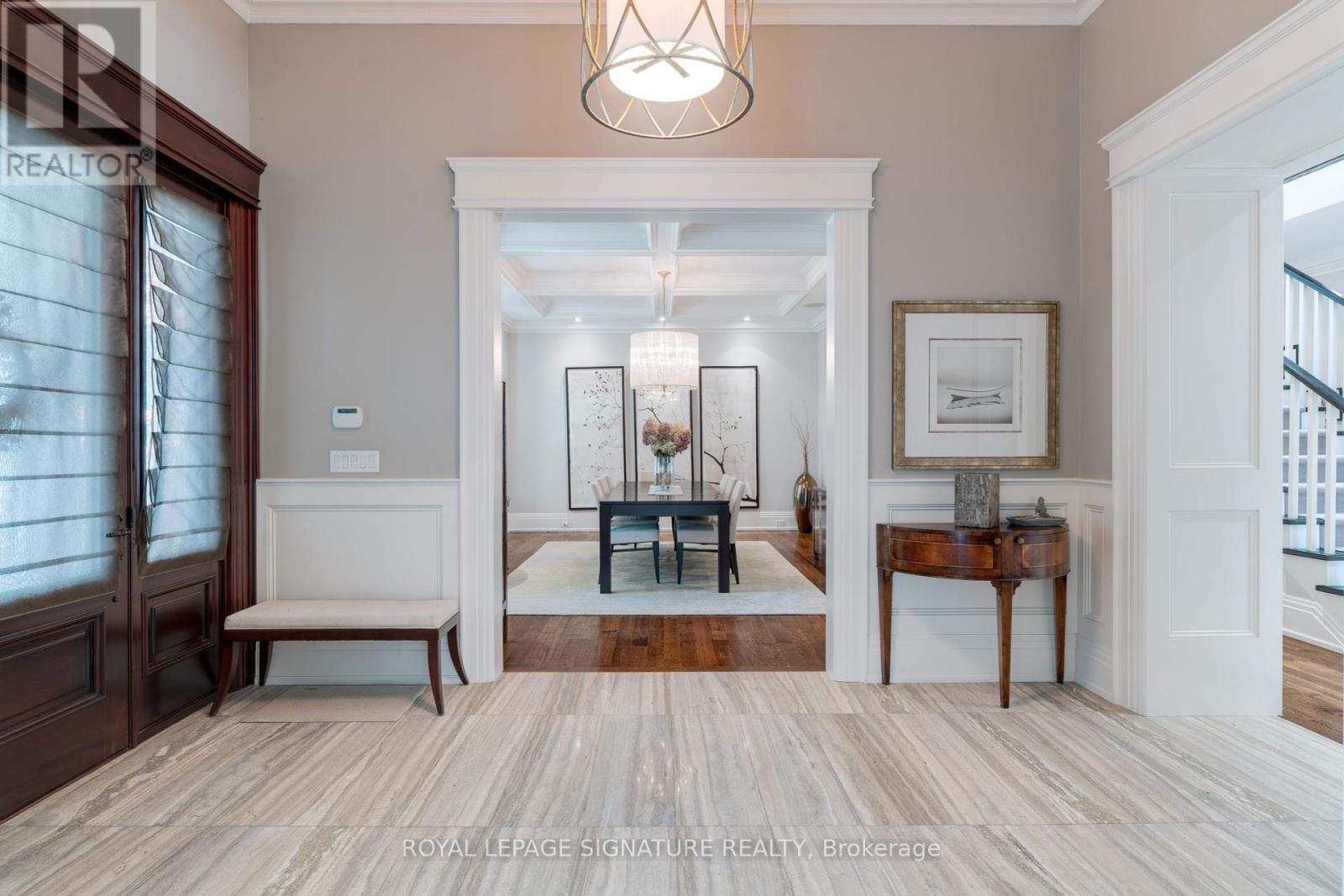 Property at 71 ENNISCLARE DRIVE W image 4