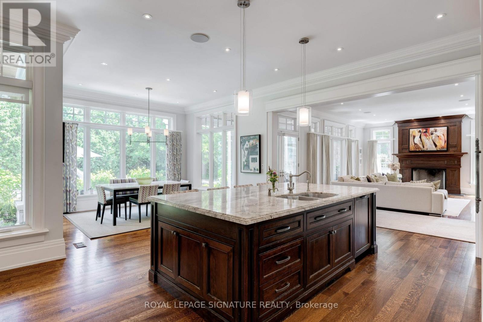 71 Ennisclare Drive W, Oakville (Mo Morrison), Ontario  L6J 4N3 - Photo 7 - W12387845