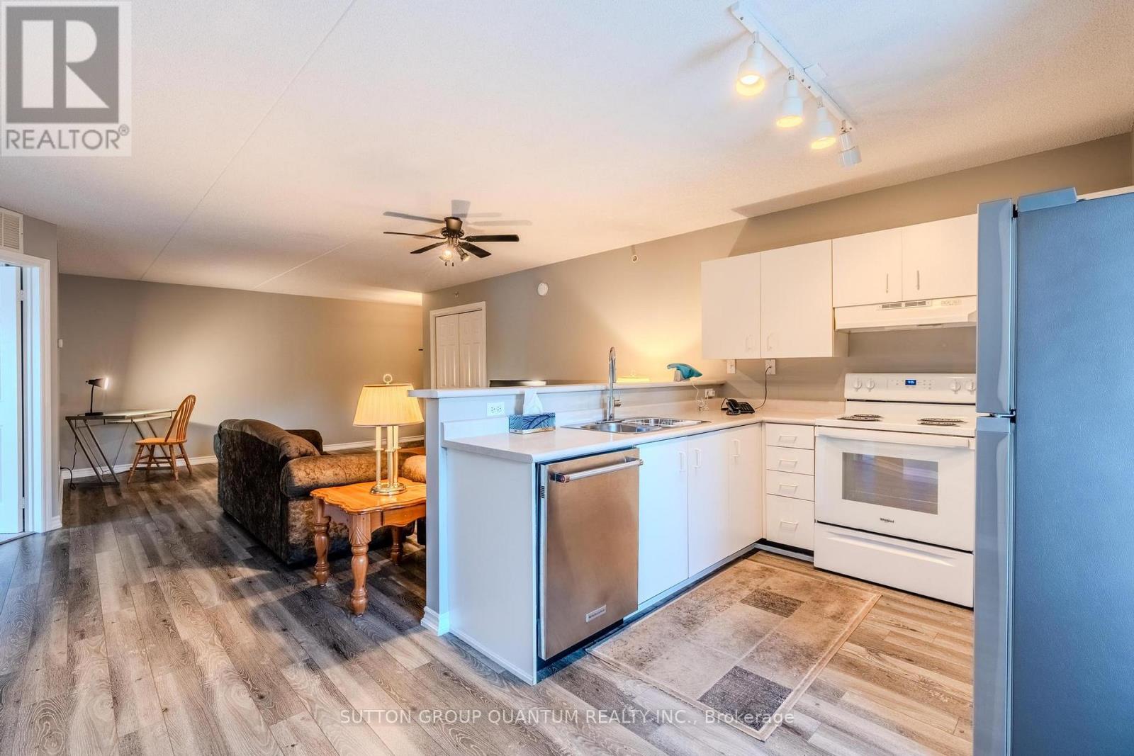 112 - 4013 Kilmer Drive, Burlington, Ontario  L7M 4M3 - Photo 11 - W12387854
