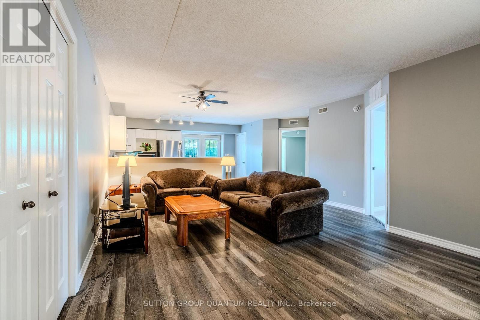 112 - 4013 Kilmer Drive, Burlington, Ontario  L7M 4M3 - Photo 4 - W12387854