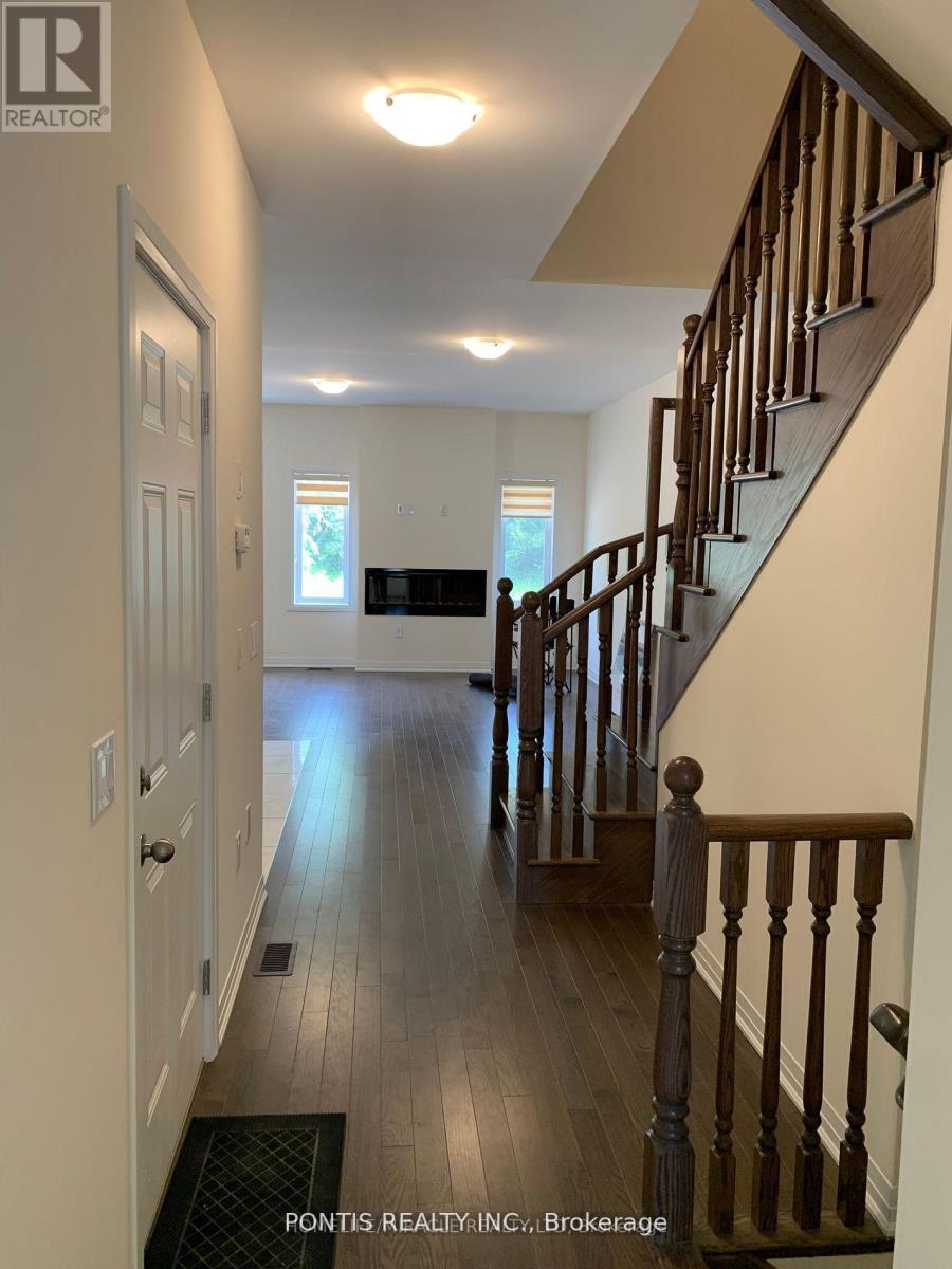 26 Brixham Lane, Brampton, Ontario  L7A 5K2 - Photo 2 - W12387864