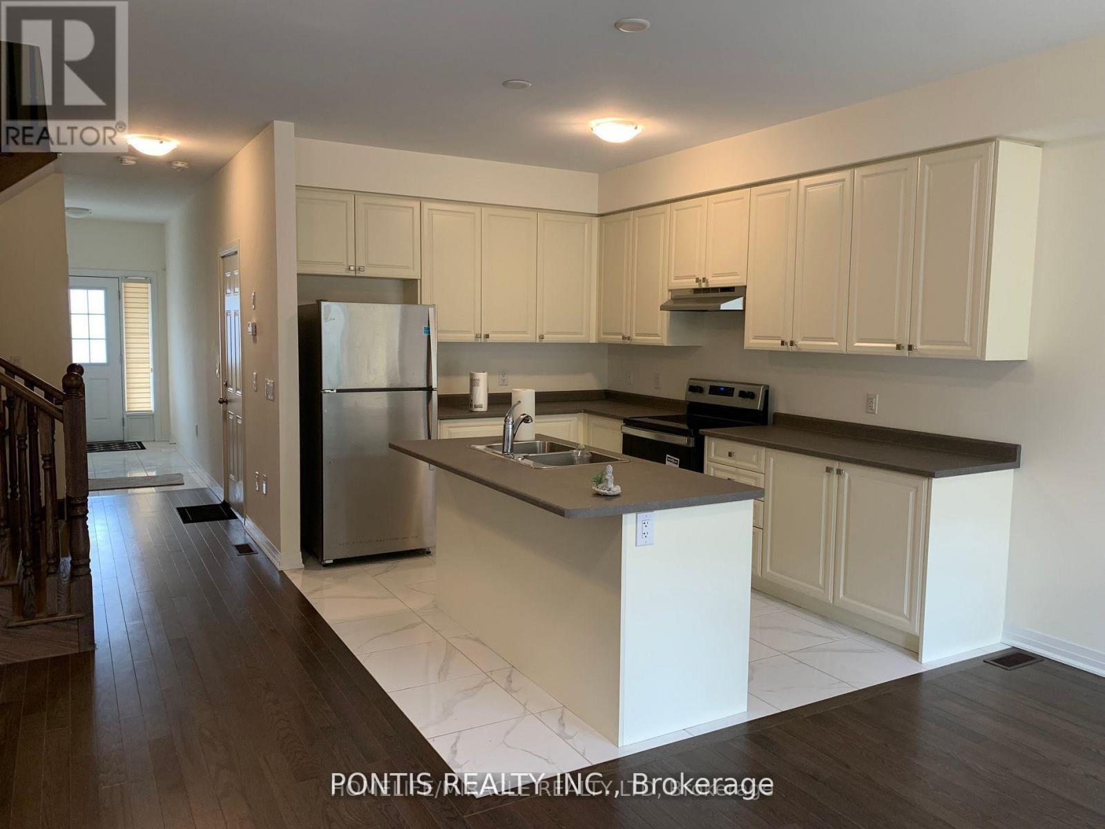 26 Brixham Lane, Brampton, Ontario  L7A 5K2 - Photo 3 - W12387864