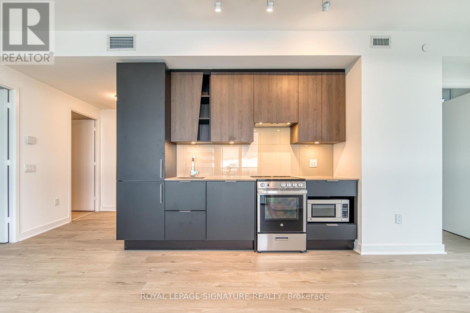 4503 - 3900 Confederation Parkway, Mississauga (City Centre), Ontario  L5B 0M3 - Photo 6 - W12387915