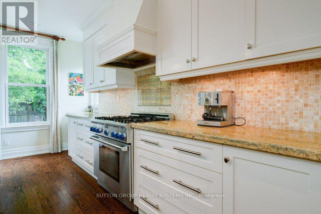 101 Perry Crescent, Toronto, Ontario  M9A 1K4 - Photo 17 - W12387948