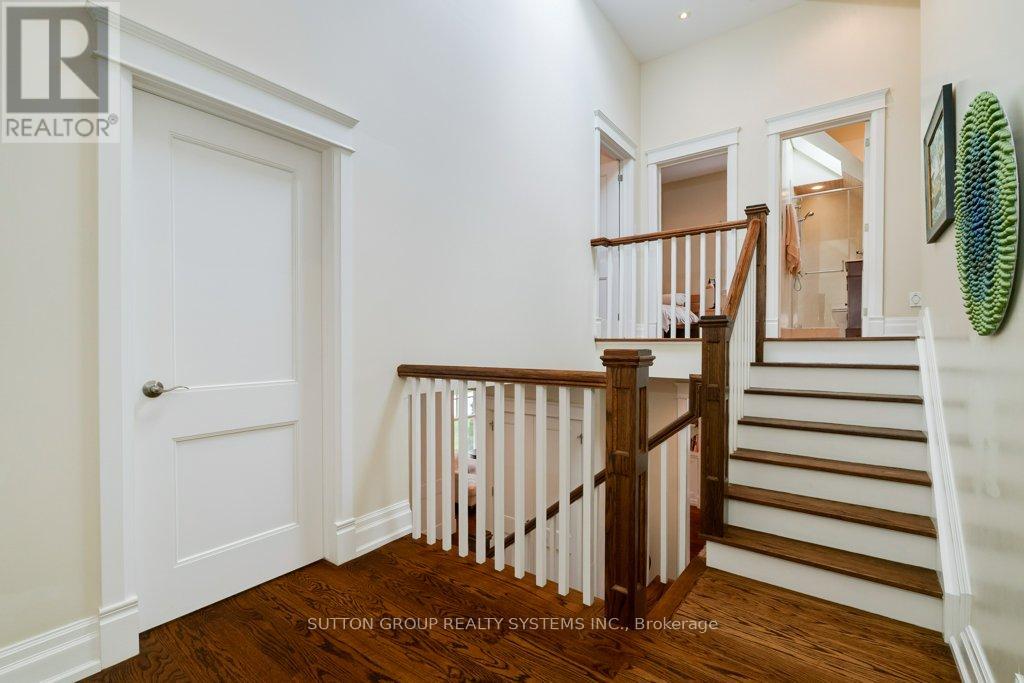 101 Perry Crescent, Toronto, Ontario  M9A 1K4 - Photo 21 - W12387948