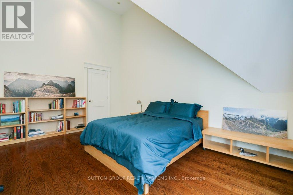 101 Perry Crescent, Toronto, Ontario  M9A 1K4 - Photo 23 - W12387948