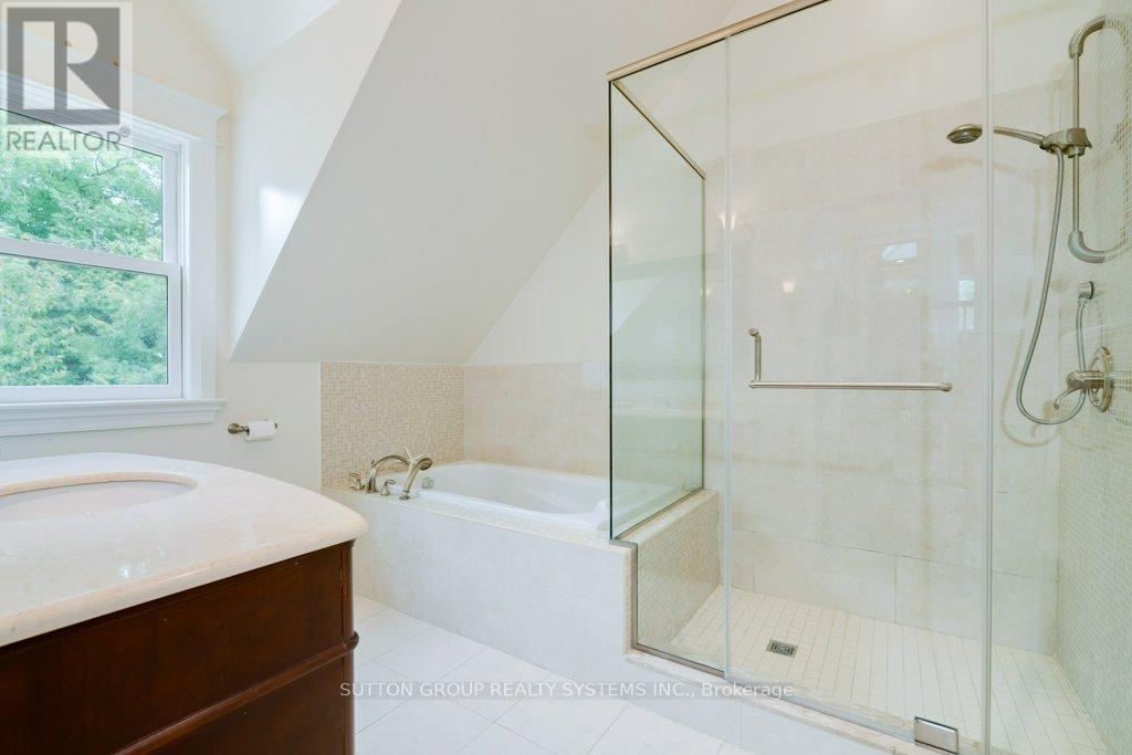 101 Perry Crescent, Toronto, Ontario  M9A 1K4 - Photo 24 - W12387948