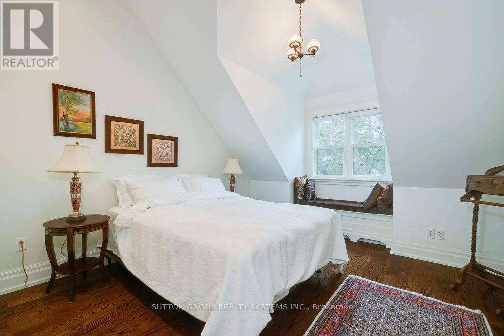 101 Perry Crescent, Toronto, Ontario  M9A 1K4 - Photo 26 - W12387948