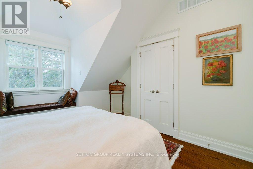 101 Perry Crescent, Toronto, Ontario  M9A 1K4 - Photo 27 - W12387948