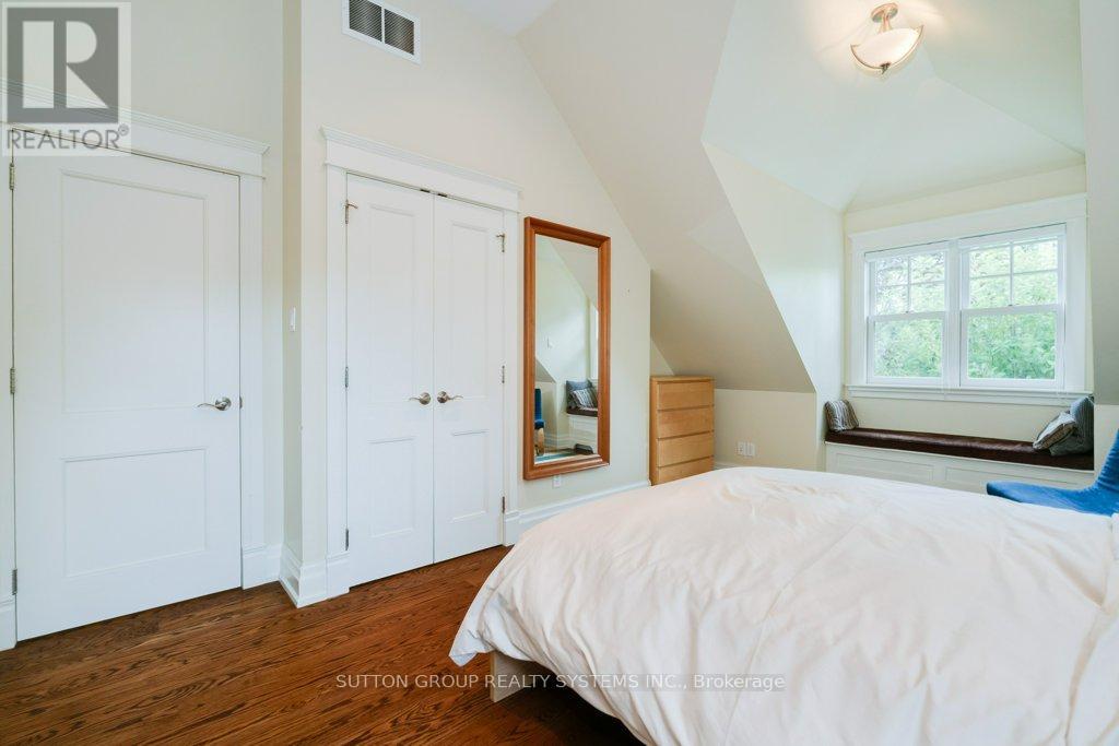 101 Perry Crescent, Toronto, Ontario  M9A 1K4 - Photo 29 - W12387948