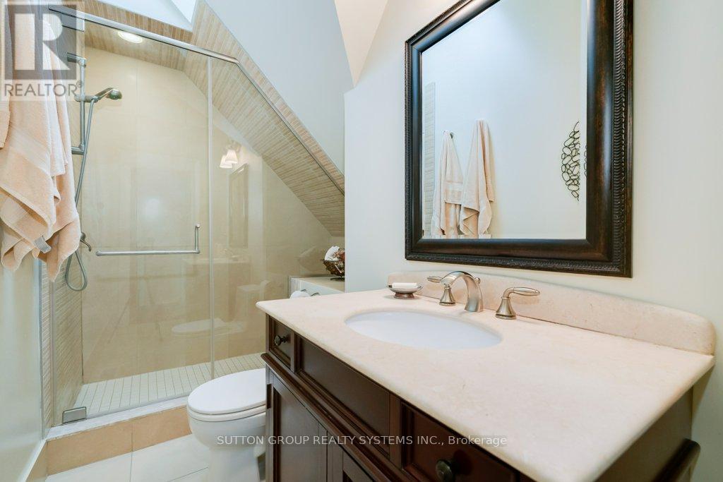 101 Perry Crescent, Toronto, Ontario  M9A 1K4 - Photo 30 - W12387948