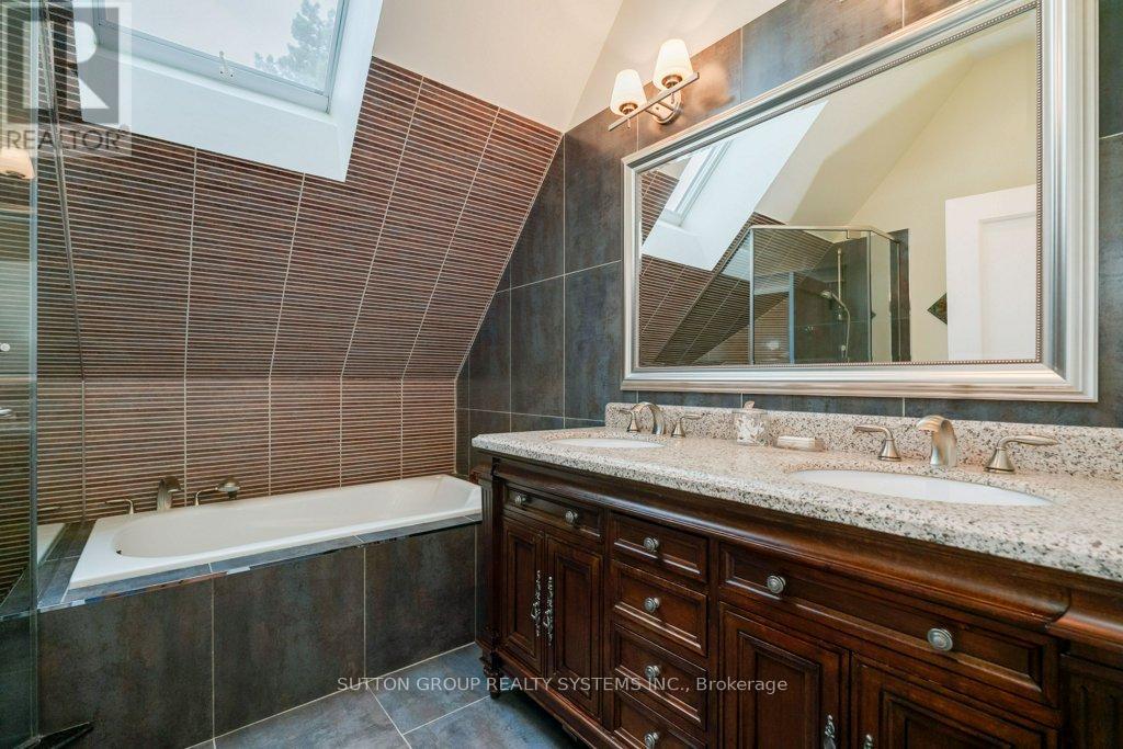 101 Perry Crescent, Toronto, Ontario  M9A 1K4 - Photo 38 - W12387948