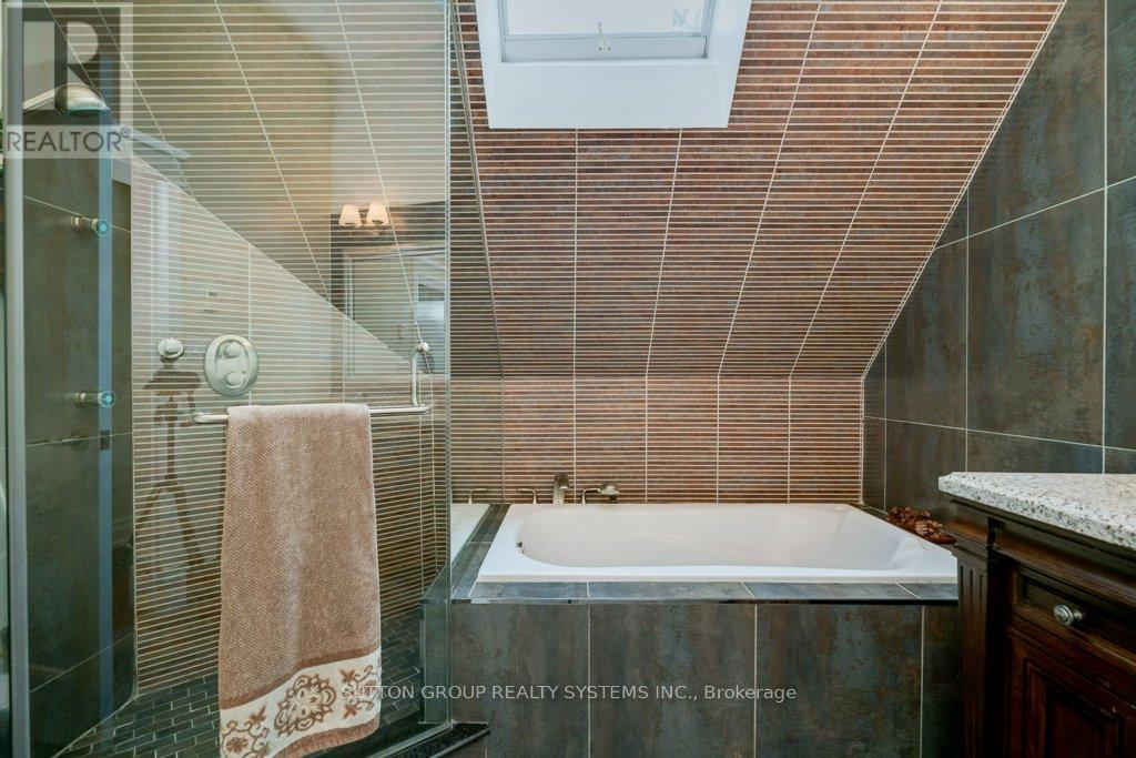 101 Perry Crescent, Toronto, Ontario  M9A 1K4 - Photo 39 - W12387948
