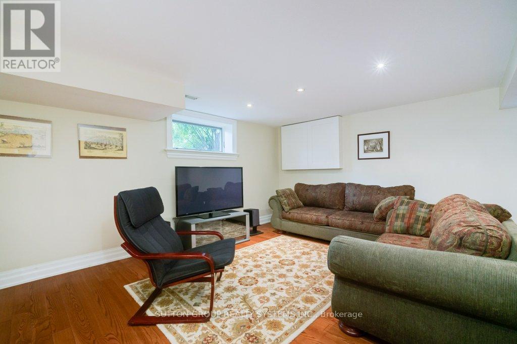 101 Perry Crescent, Toronto, Ontario  M9A 1K4 - Photo 40 - W12387948