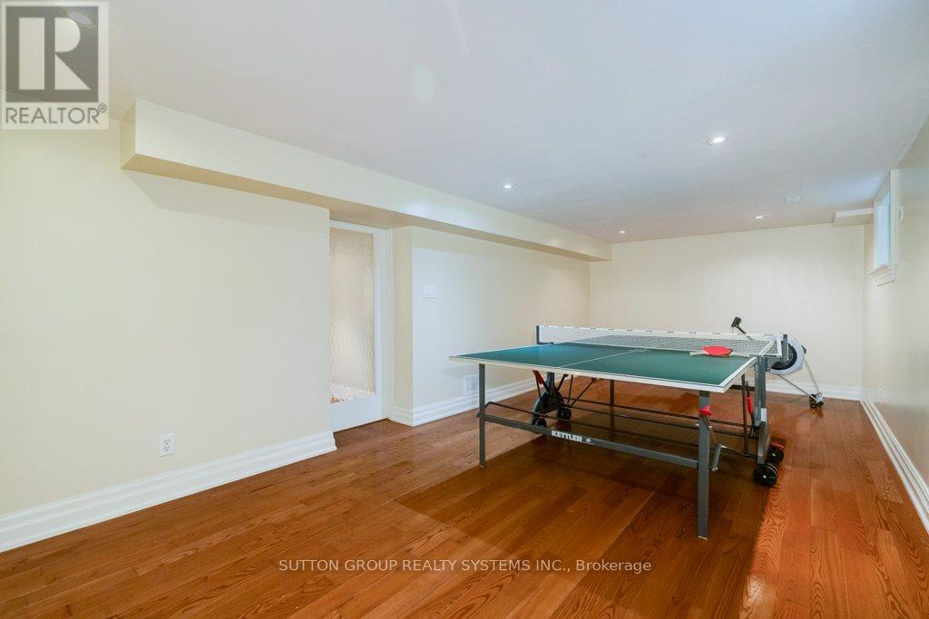 101 Perry Crescent, Toronto, Ontario  M9A 1K4 - Photo 42 - W12387948