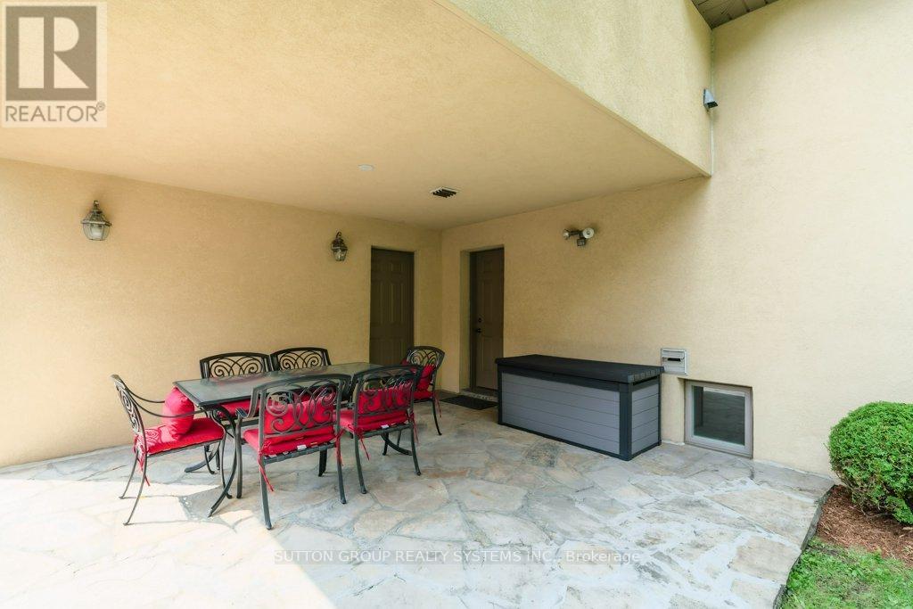 101 Perry Crescent, Toronto, Ontario  M9A 1K4 - Photo 44 - W12387948