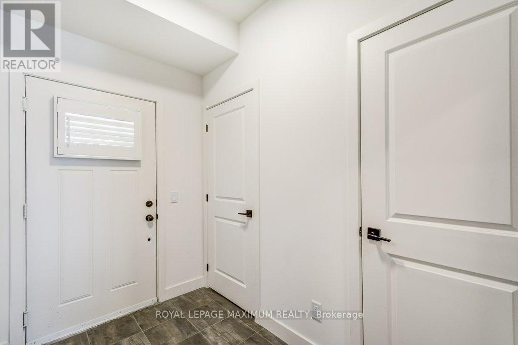 204 - 10 Beausoleil Lane, Blue Mountains, Ontario  L9Y 2X5 - Photo 4 - X12387836