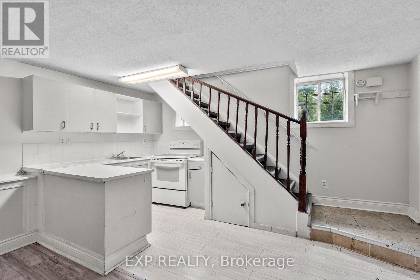 23 Lowrey Street, Ottawa, Ontario  K1Y 2S5 - Photo 11 - X12327148