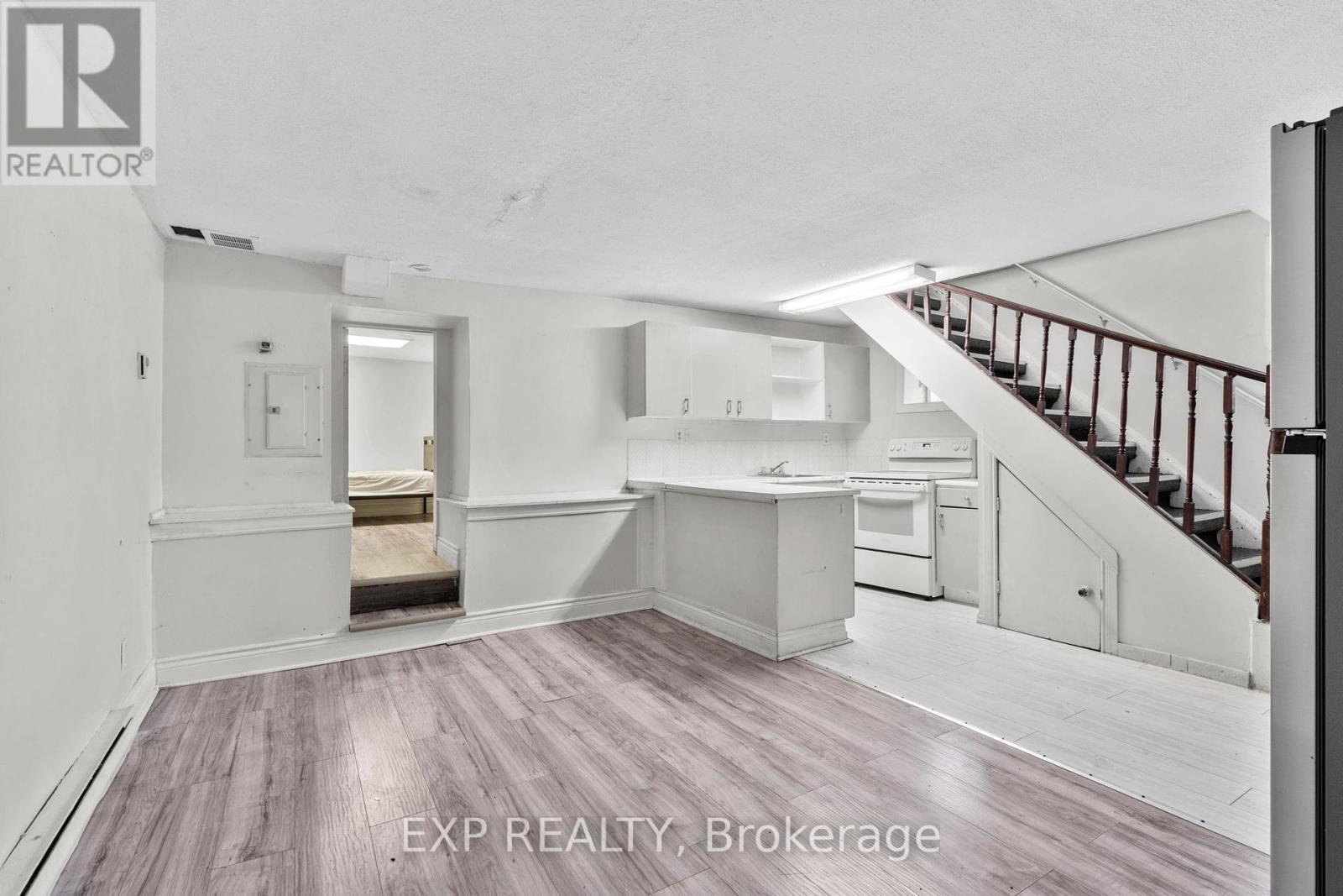 23 Lowrey Street, Ottawa, Ontario  K1Y 2S5 - Photo 15 - X12327148