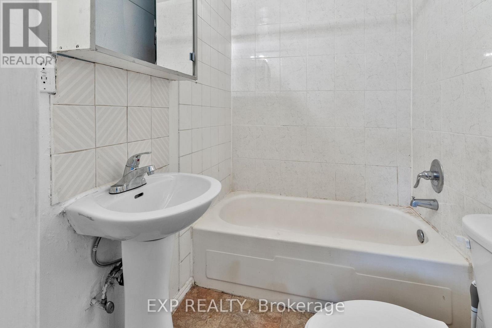 23 Lowrey Street, Ottawa, Ontario  K1Y 2S5 - Photo 22 - X12327148