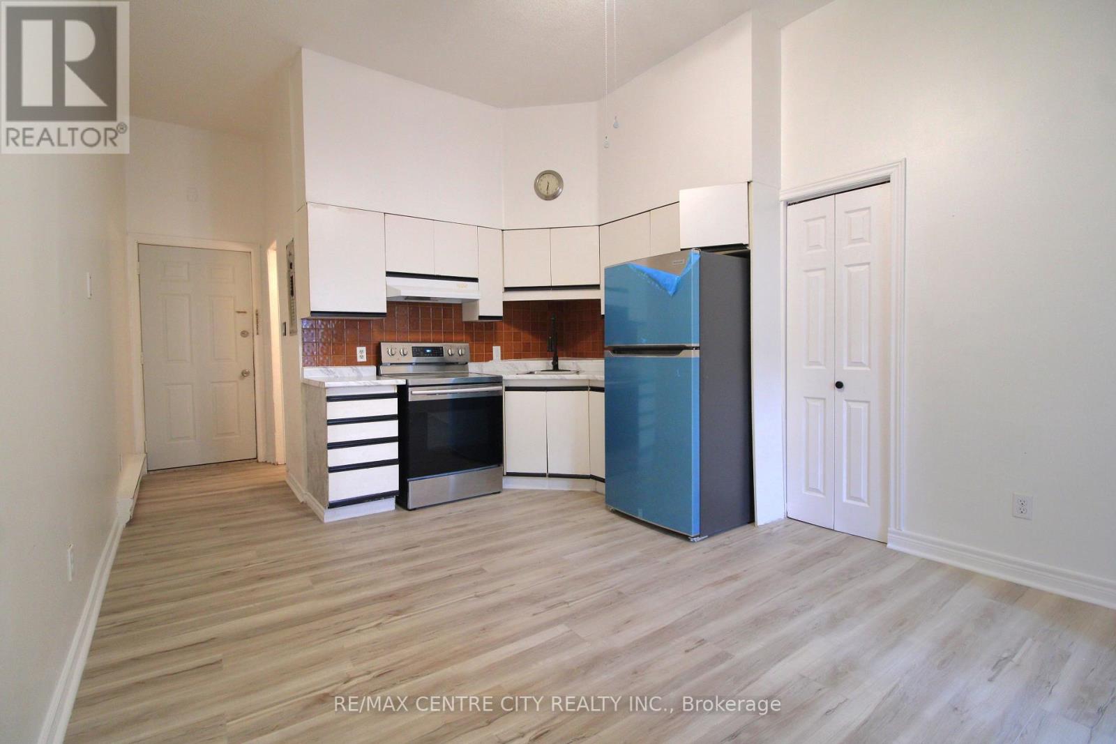 4 - 383 Talbot Street, St. Thomas, Ontario  N5P 1B7 - Photo 2 - X12388153