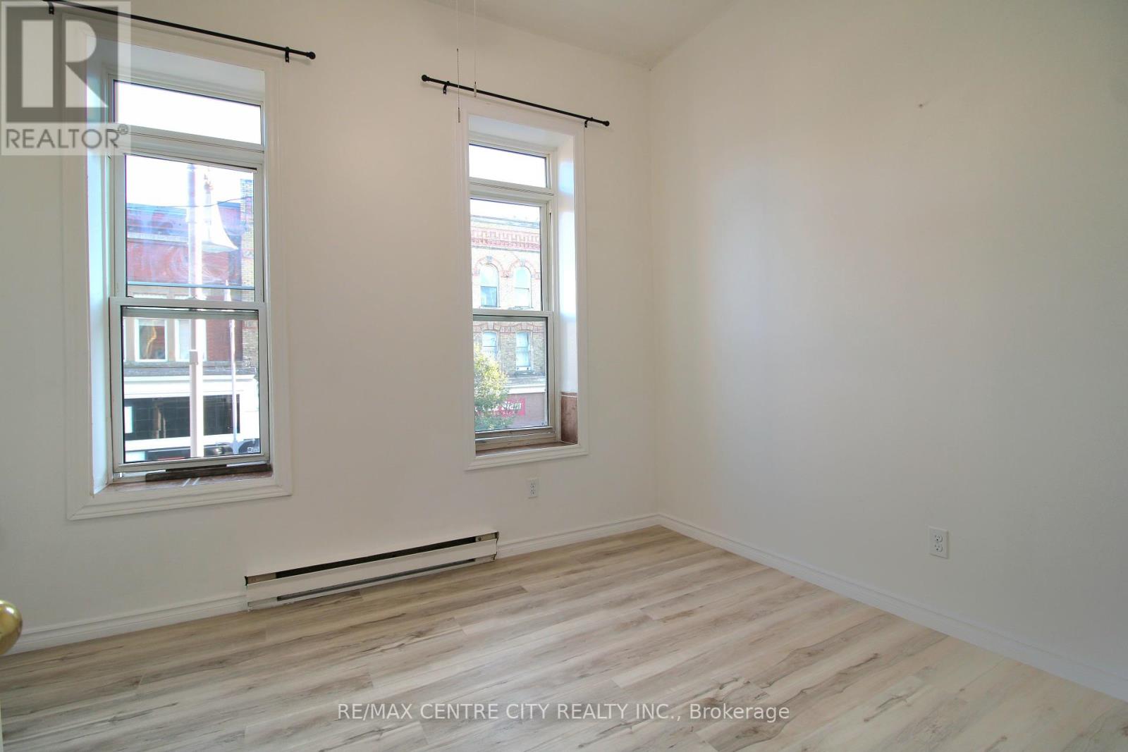 4 - 383 Talbot Street, St. Thomas, Ontario  N5P 1B7 - Photo 3 - X12388153