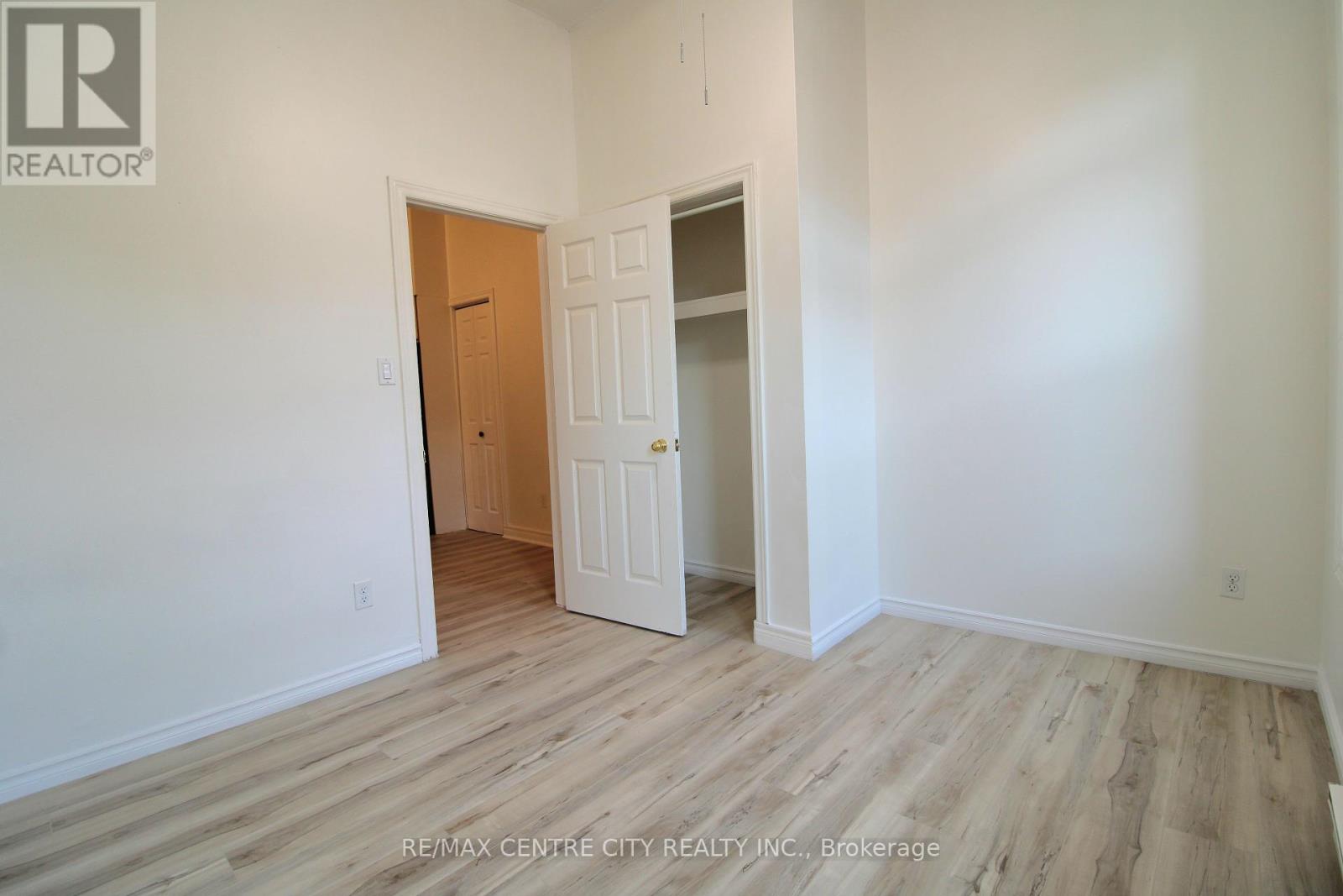 4 - 383 Talbot Street, St. Thomas, Ontario  N5P 1B7 - Photo 4 - X12388153