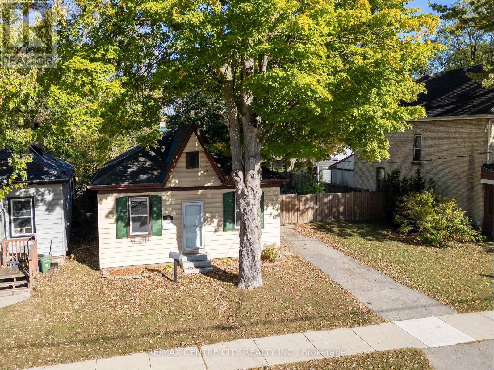 98 Oak Street, London East (East M), Ontario  N5Z 2H6 - Photo 1 - X12388292