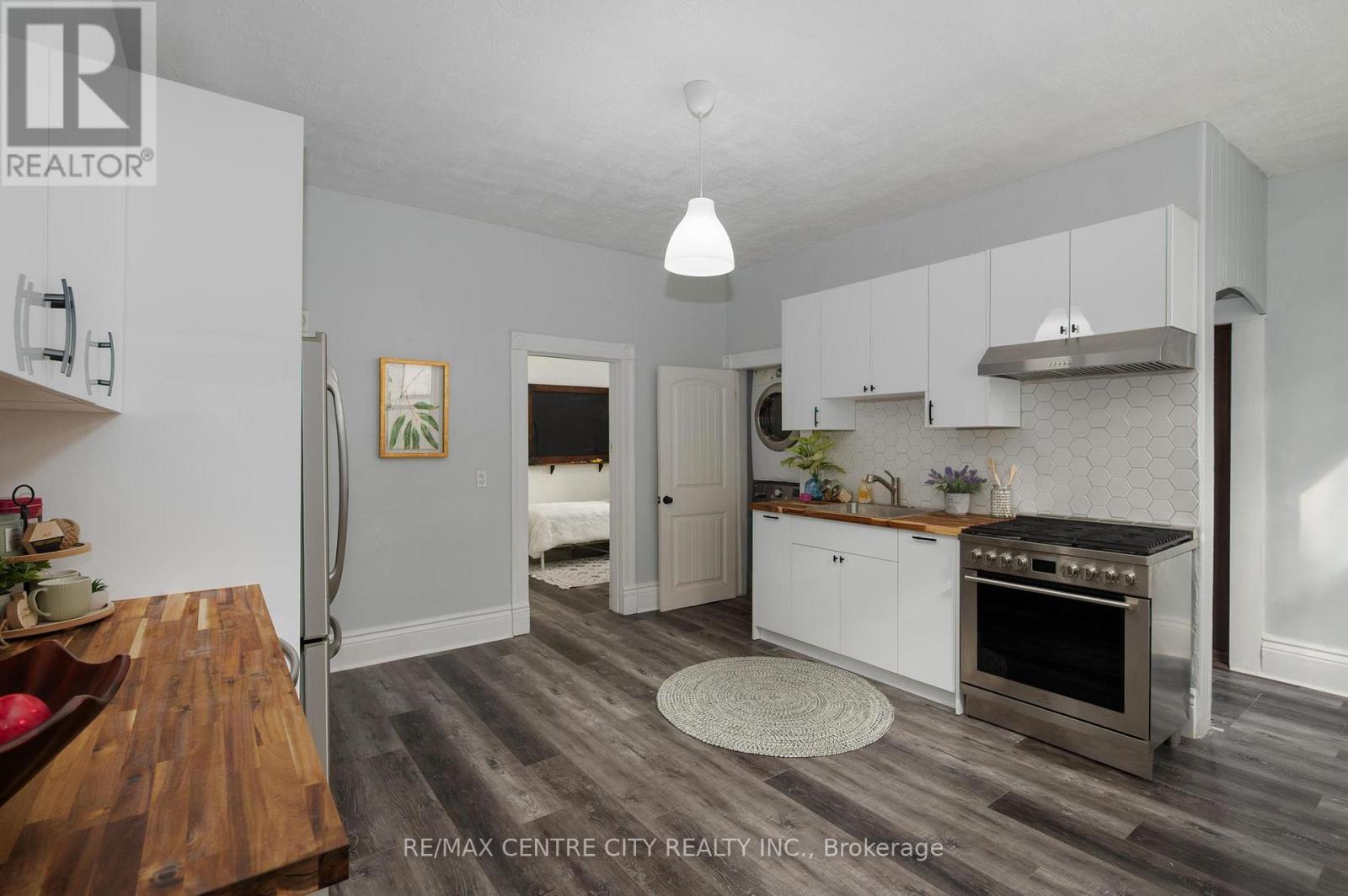 98 Oak Street, London East (East M), Ontario  N5Z 2H6 - Photo 2 - X12388292