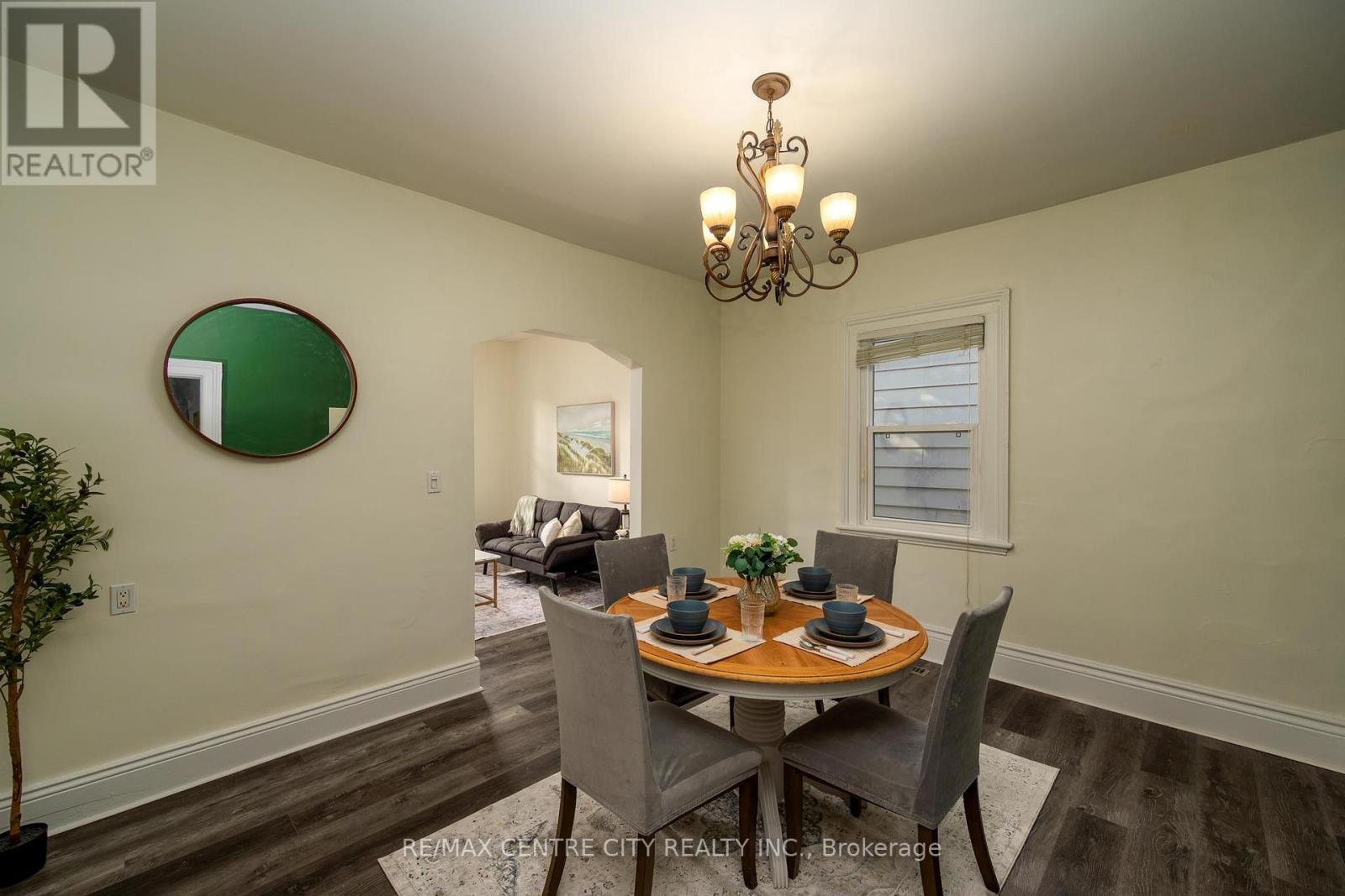 98 Oak Street, London East (East M), Ontario  N5Z 2H6 - Photo 5 - X12388292