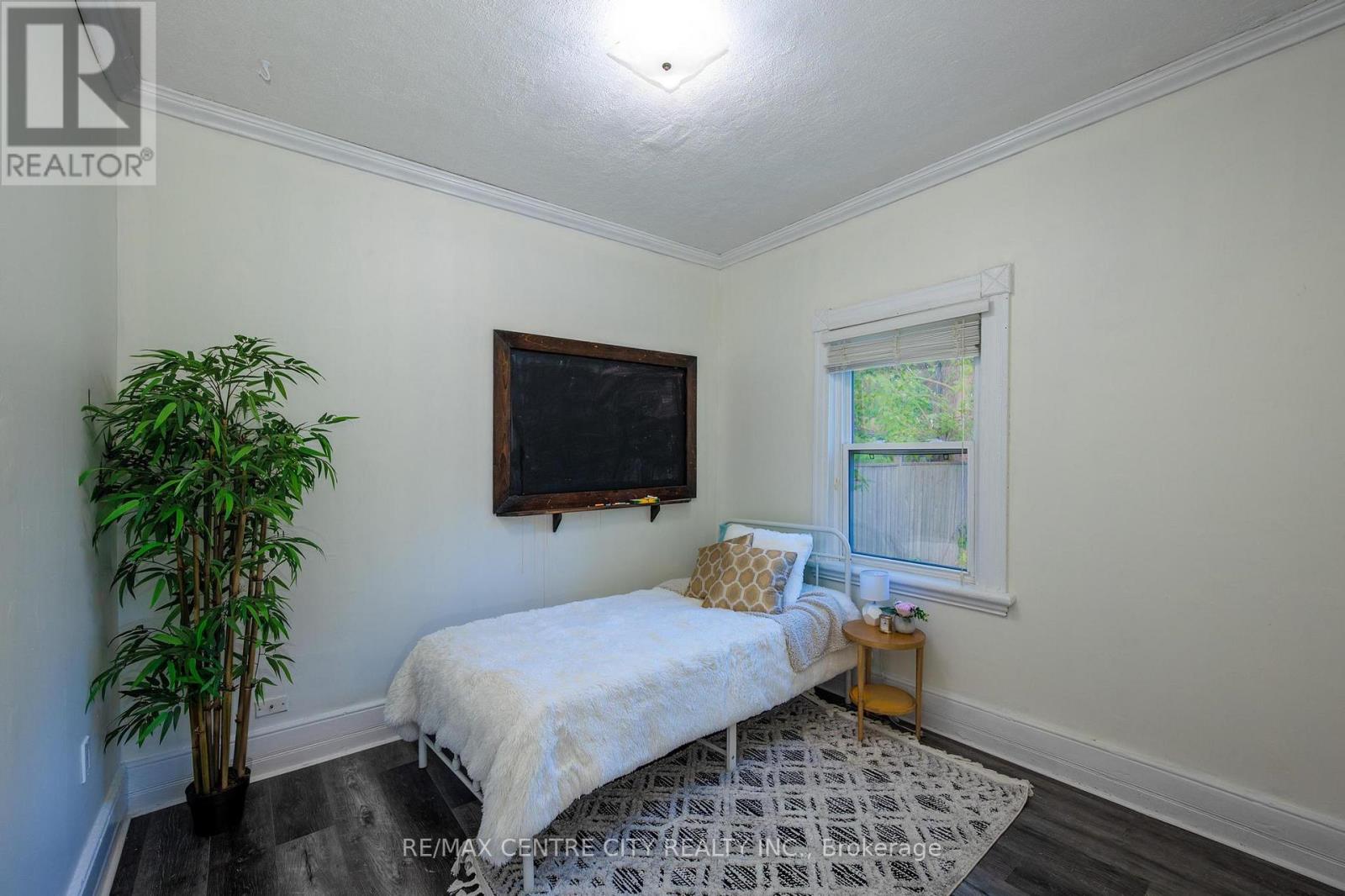 98 Oak Street, London East (East M), Ontario  N5Z 2H6 - Photo 9 - X12388292