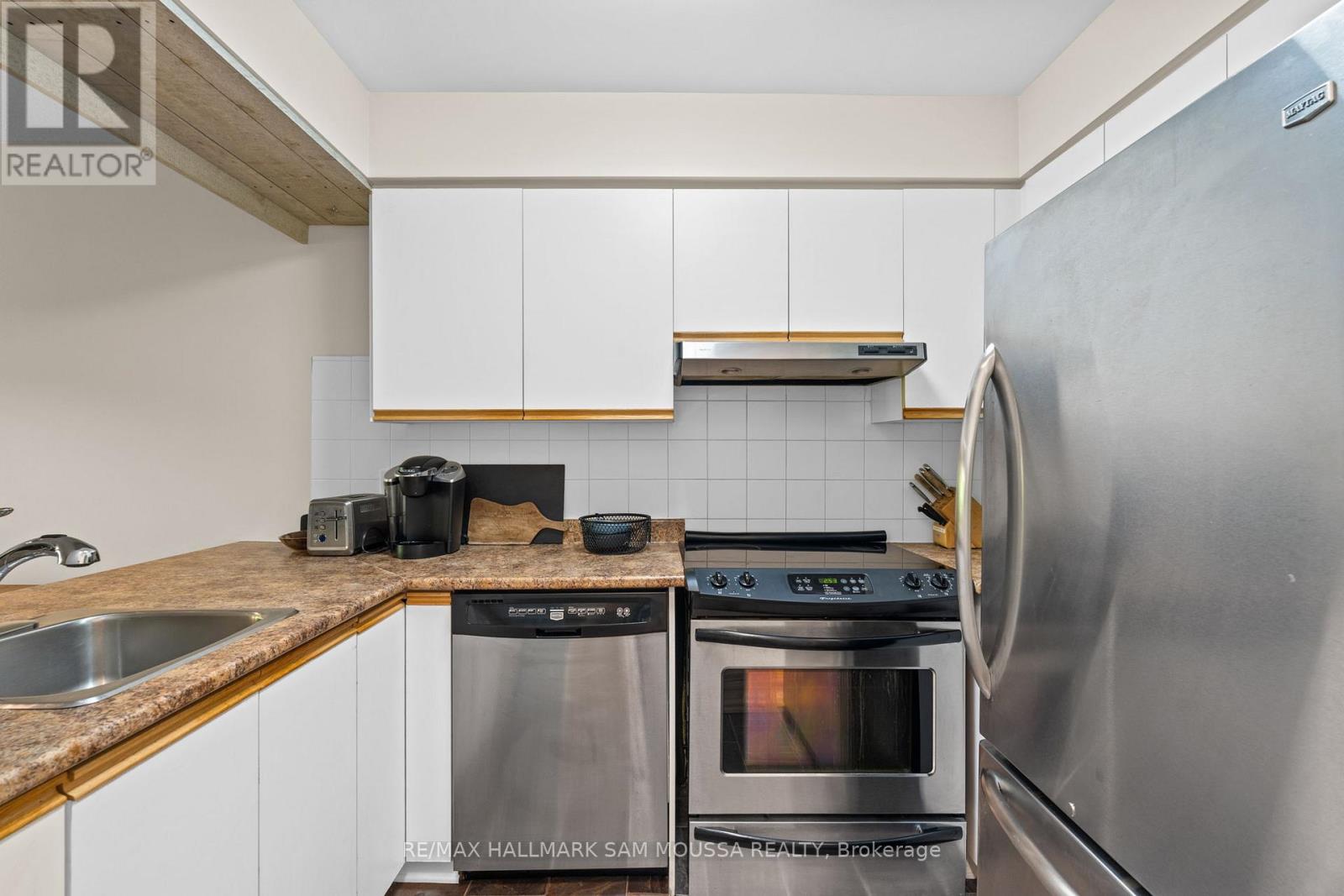 1178 Blasdell Avenue, Ottawa, Ontario  K1K 4H5 - Photo 8 - X12388109