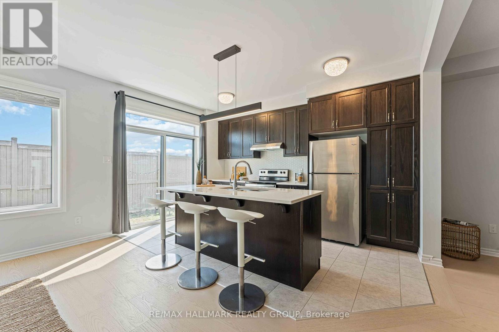 402 Edgevalley Court, Ottawa, Ontario  K2S 2R3 - Photo 11 - X12388254