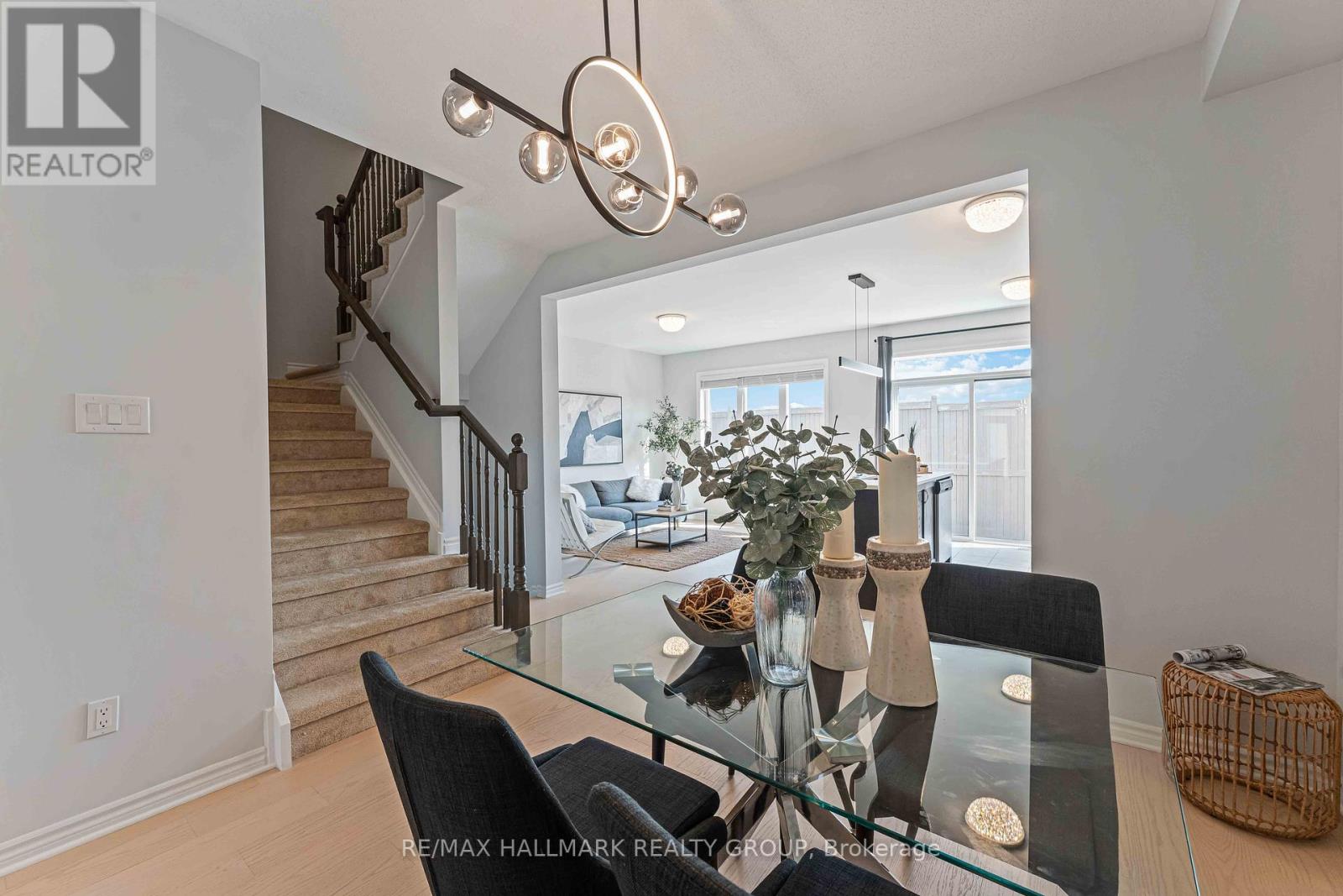 402 Edgevalley Court, Ottawa, Ontario  K2S 2R3 - Photo 3 - X12388254