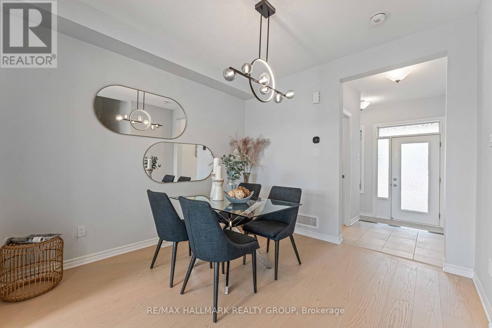 402 Edgevalley Court, Ottawa, Ontario  K2S 2R3 - Photo 4 - X12388254