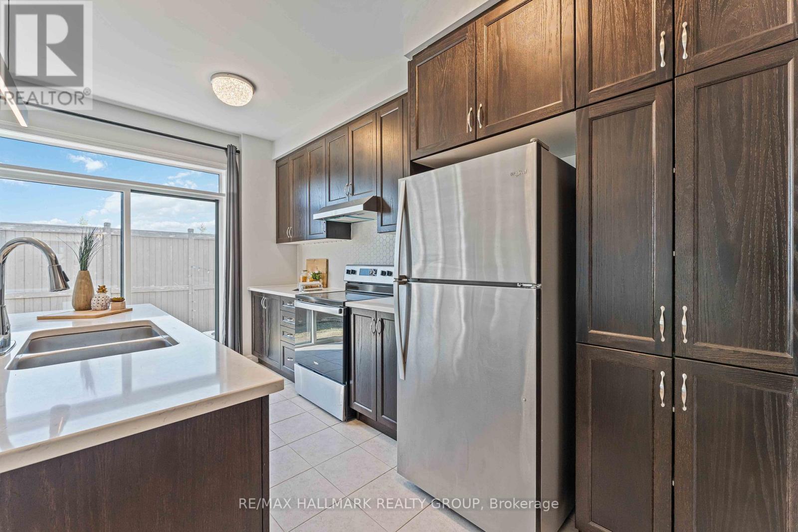 402 Edgevalley Court, Ottawa, Ontario  K2S 2R3 - Photo 9 - X12388254