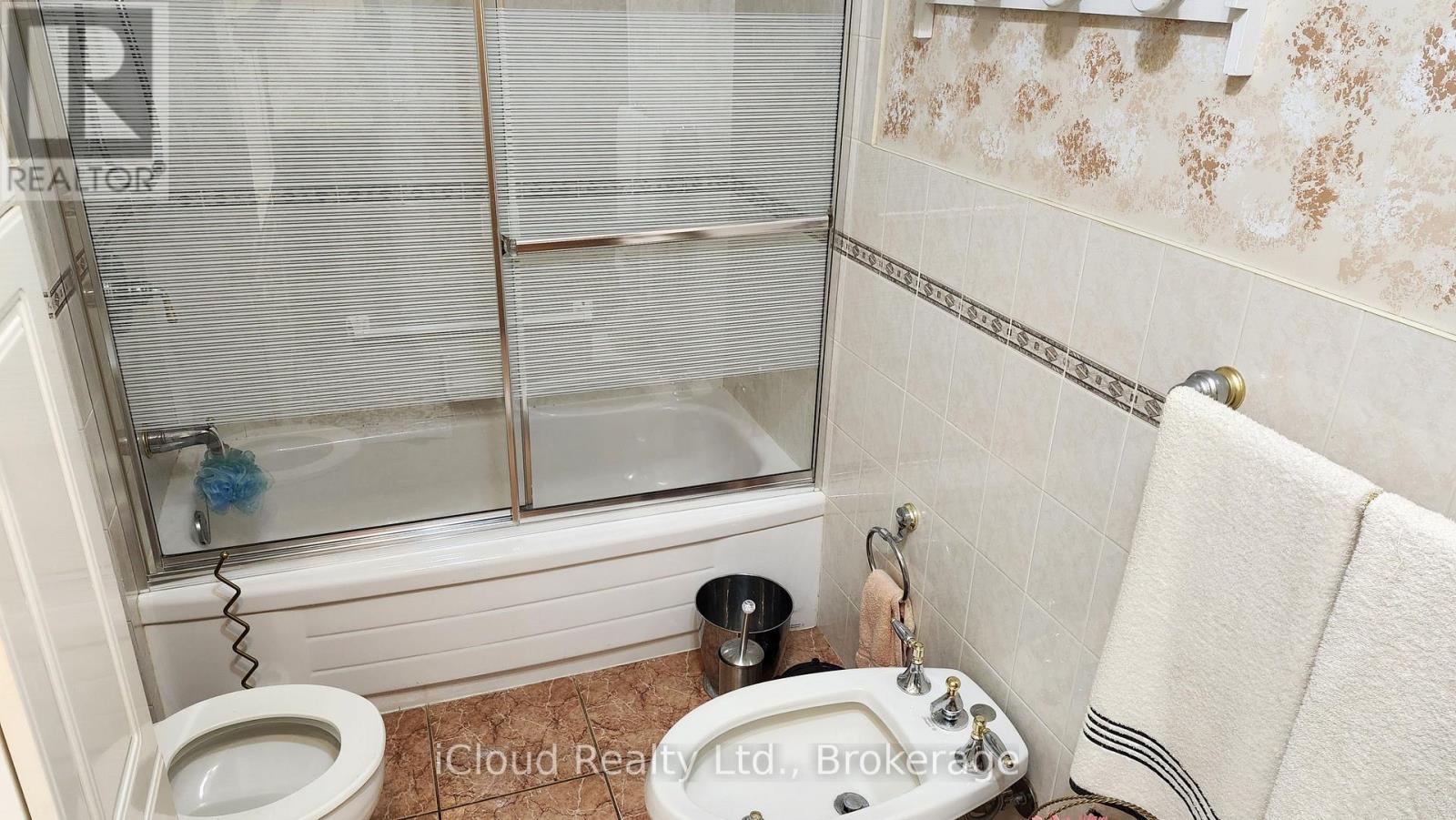 214 Fairglen Avenue, Toronto, Ontario  M1W 1B1 - Photo 14 - E12383001