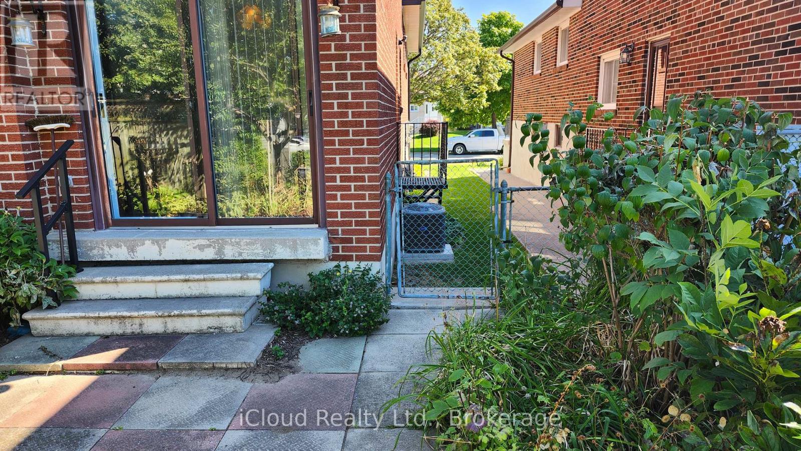 214 Fairglen Avenue, Toronto, Ontario  M1W 1B1 - Photo 25 - E12383001