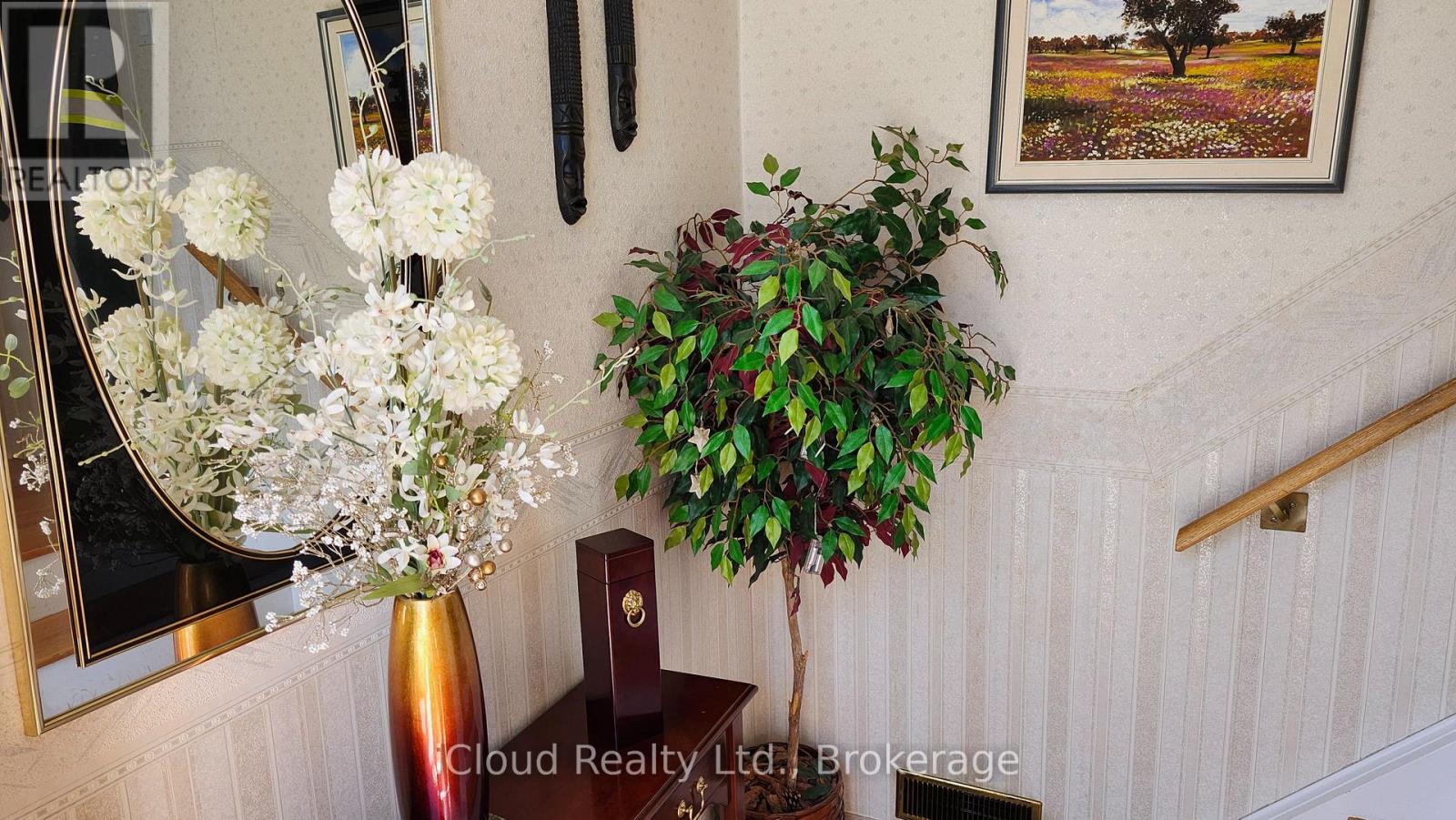 Property at 214 FAIRGLEN AVENUE image 4