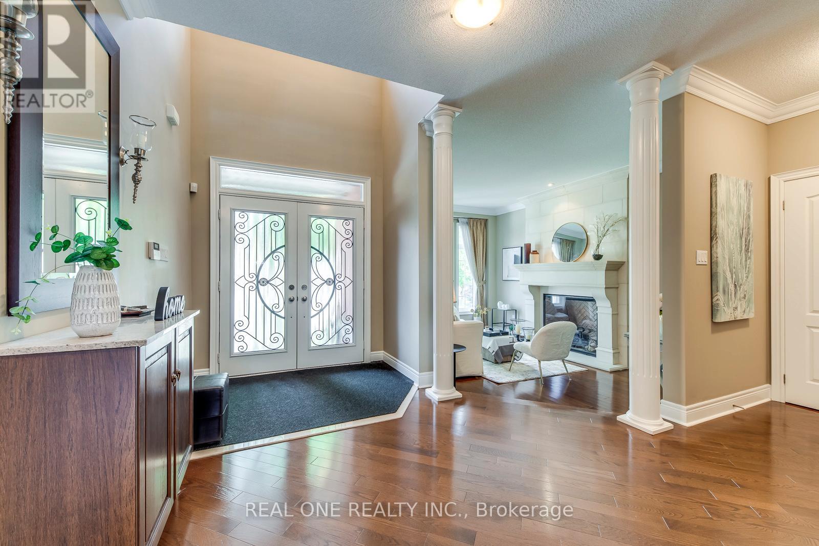 1507 Arrowhead Road, Oakville, Ontario  L6H 7V6 - Photo 6 - W12387704