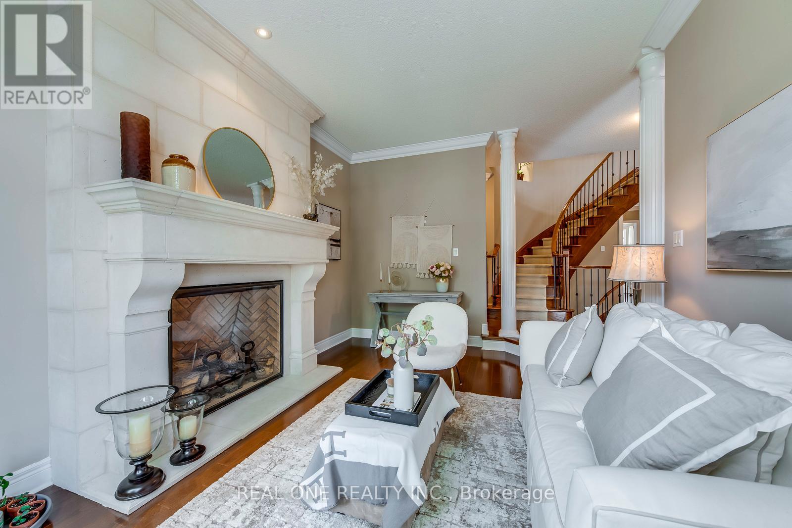 1507 Arrowhead Road, Oakville, Ontario  L6H 7V6 - Photo 8 - W12387704