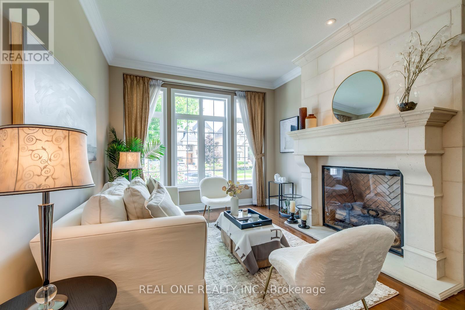 1507 Arrowhead Road, Oakville, Ontario  L6H 7V6 - Photo 7 - W12387704