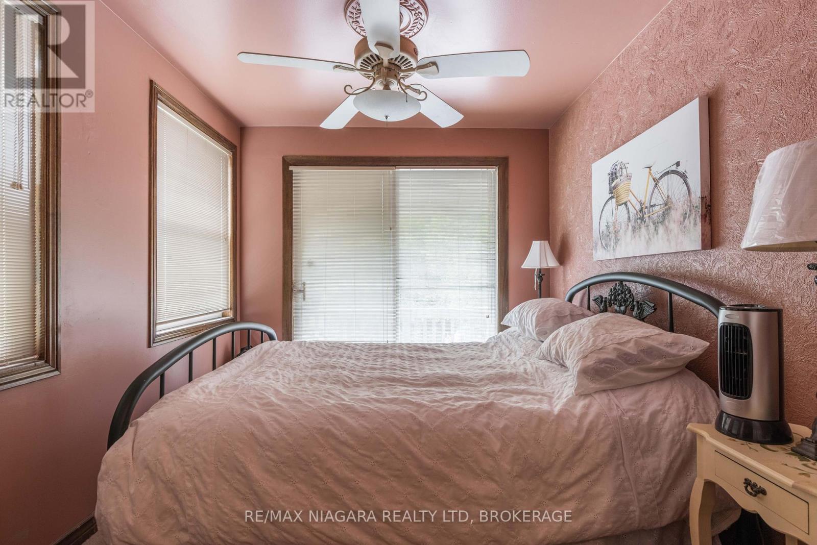 147 Geneva Street, St. Catharines, Ontario  L2R 4N7 - Photo 12 - X12388290