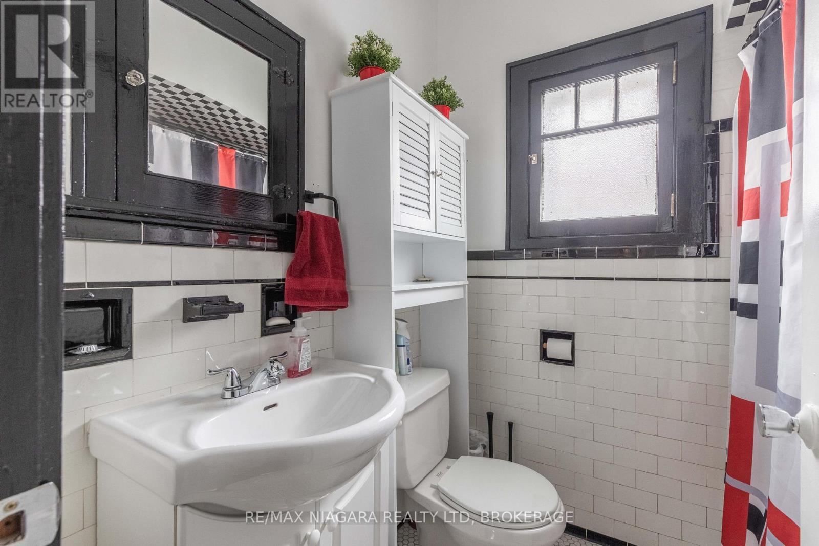 147 Geneva Street, St. Catharines, Ontario  L2R 4N7 - Photo 30 - X12388290